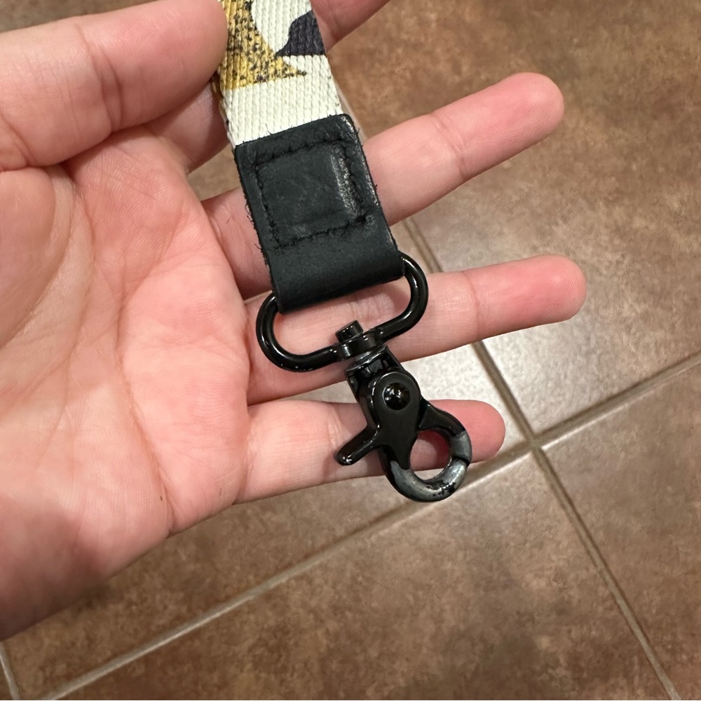 Thread Wallets Wrist Keychain Lanyard - Picture 2 of 5